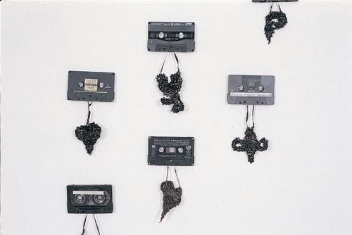 Janet Morton, Chain of Fools (2003)