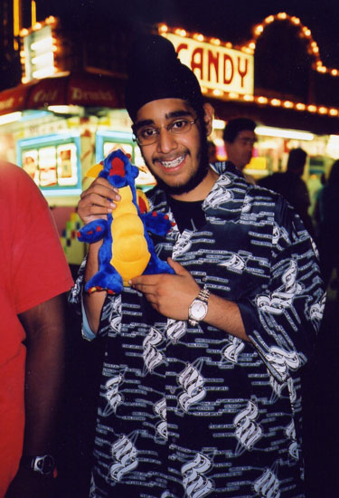 Ho Tam, Posing (Toronto, C.N.E.), 2002