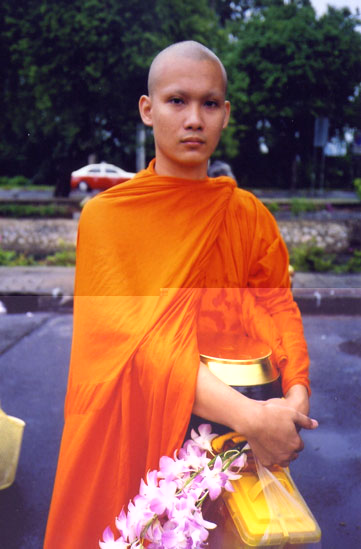 Ho Tam, Posing (Bangkok), 2002