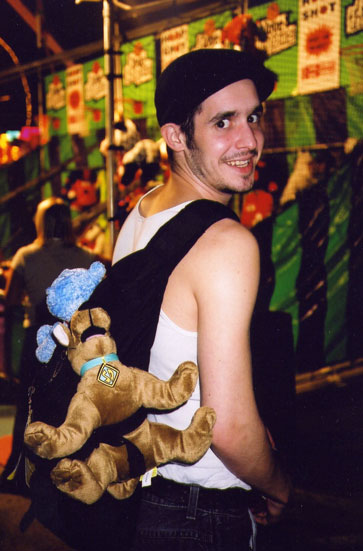 Ho Tam, Posing (Toronto, C.N.E.), 2002